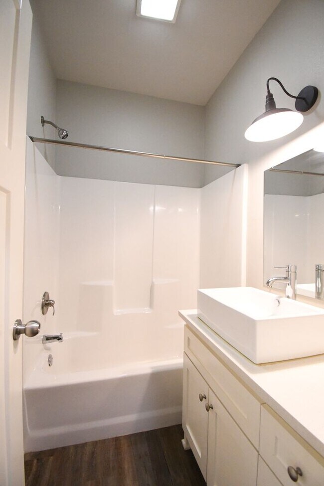 Building Photo - Gorgeous 3 Bedroom, 2 Bath Duplex in Arp