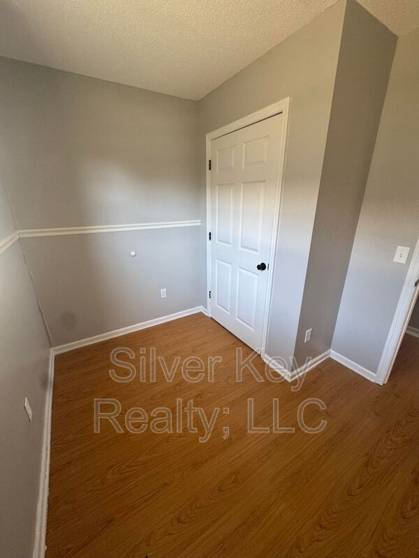 Building Photo - 702 Eastanallee Ave
