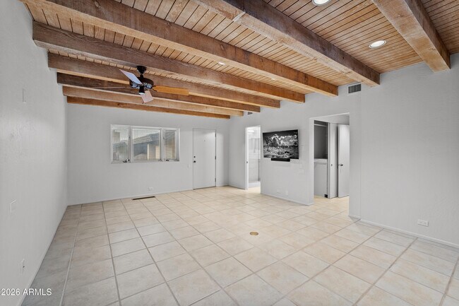 Building Photo - 6700 E Hawksnest Rd