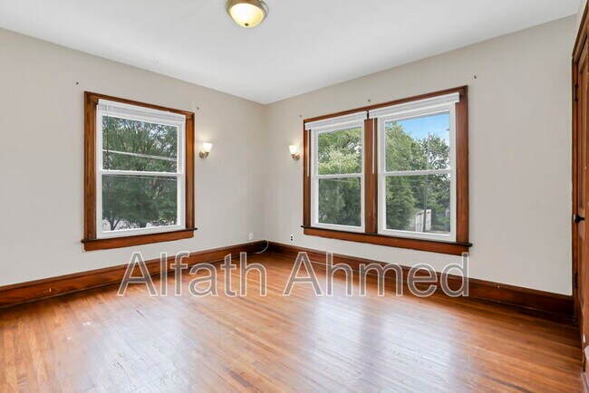 Building Photo - 294 Wyandotte Ave
