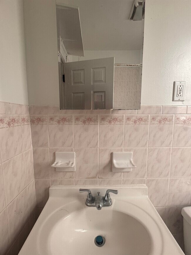 Building Photo - 318 Randolph Ave