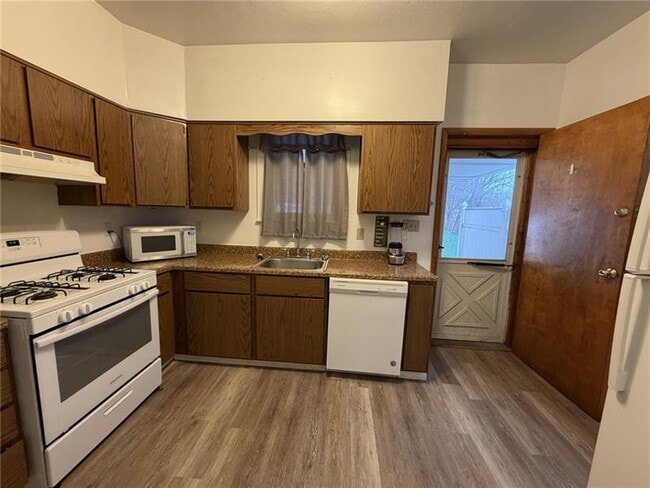 Building Photo - 510 Ivory Ave