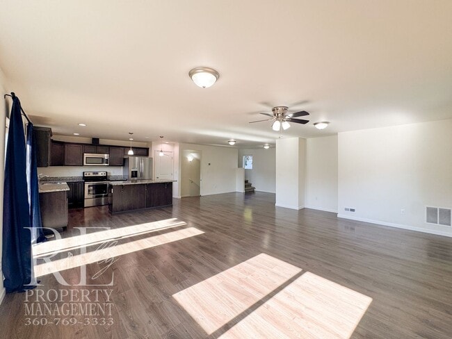 Building Photo - 4250 SE Horsehead Way