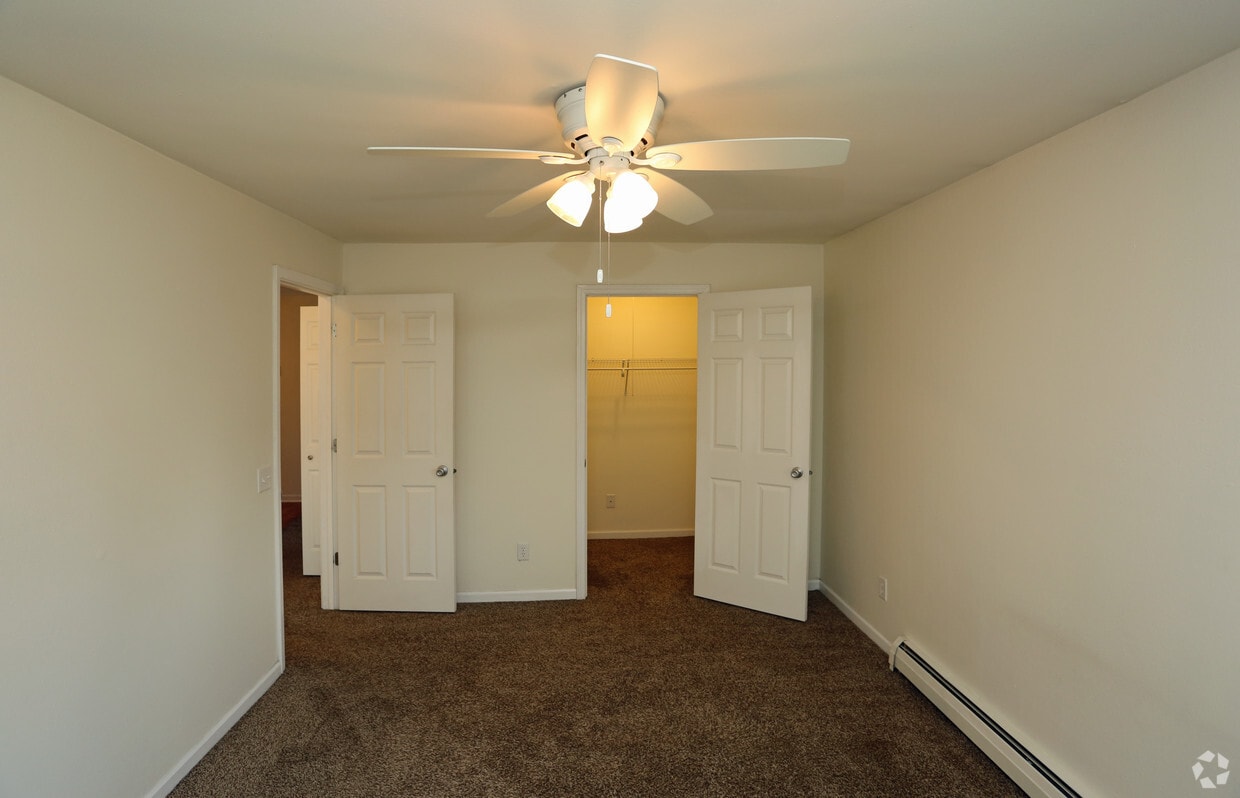 Village Green East Apartments Janesville