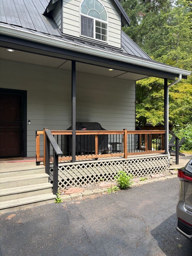 Building Photo - 64633 E Sandy River Ln