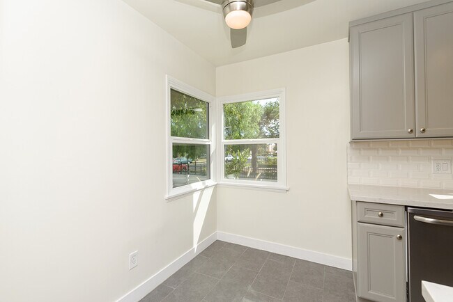 Building Photo - 1517 S Orange Grove Ave