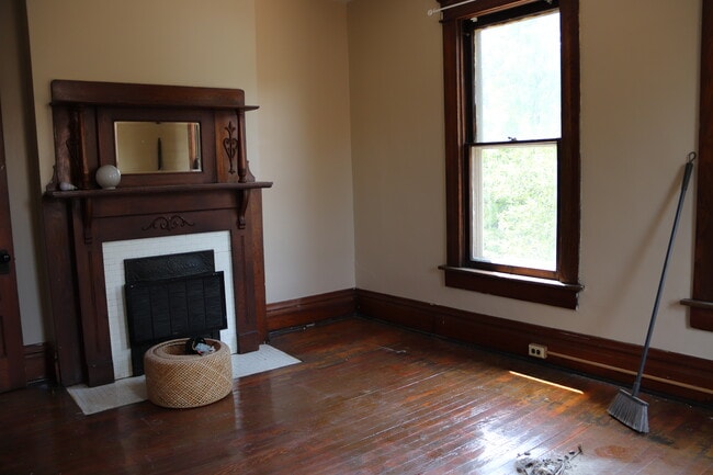 Building Photo - 1368 Forsythe Ave
