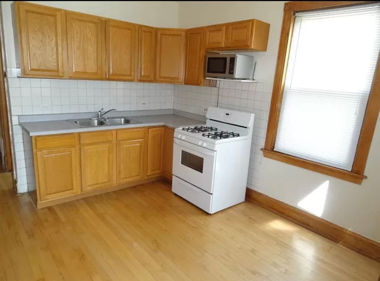 Building Photo - 5219 W Cuyler Ave