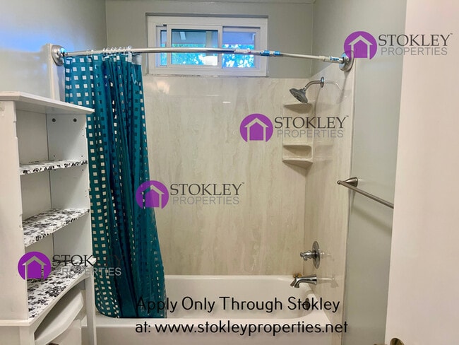 Building Photo - 1893 Lynwood Dr