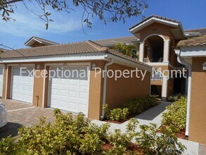 Building Photo - 2 Bedroom with DEN and a GARAGE!