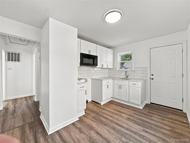 Building Photo - 2223 E Bergin Ave