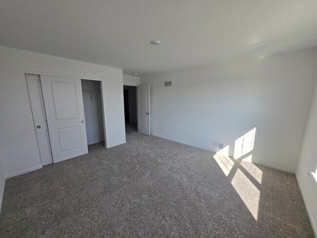 Building Photo - 348 Danforth Dr