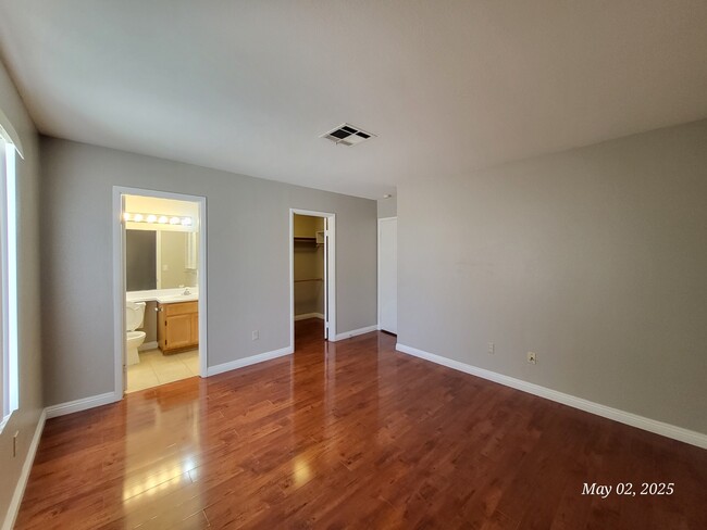 Building Photo - 7614 Isley Ave