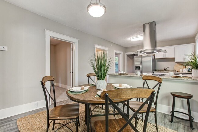 Building Photo - Charming historic home near downtown