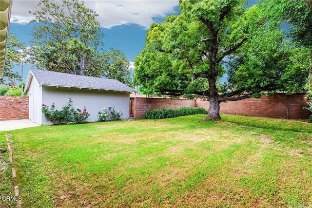 Building Photo - 303 E Las Flores Ave