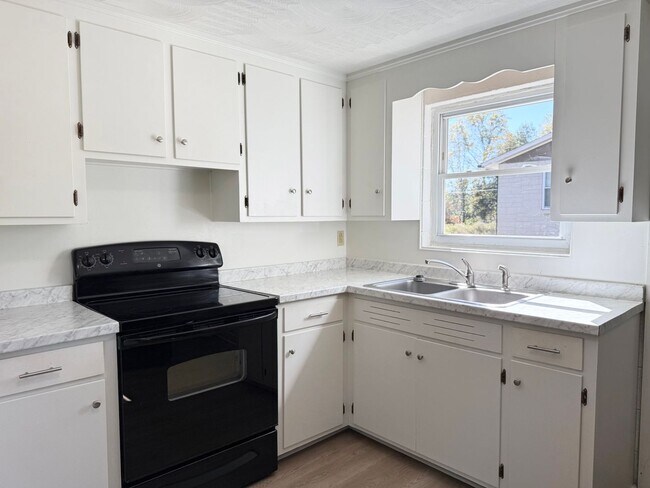 Building Photo - For Rent – $1,020/month | 2 Bed | 1 Bath