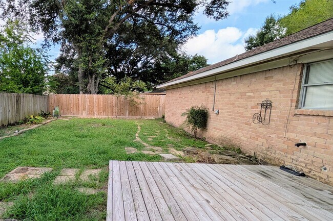 Building Photo - 12927 Westmere Dr