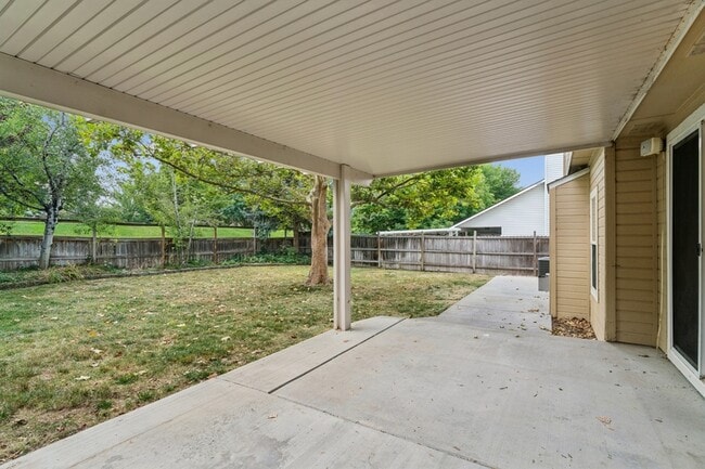 Building Photo - 5998 S Wallflower Pl
