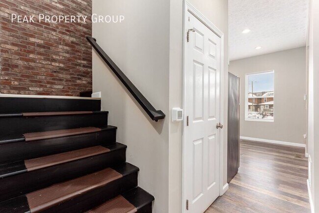 Building Photo - 1359-1365 Summit Street-1363 Summit Street