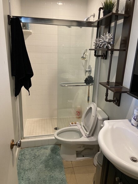 Building Photo - 6613 E Belleview St