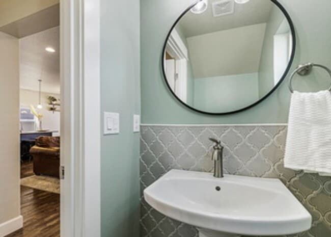 Building Photo - Beautiful home in a newer neighborhood on Bend's Eastside