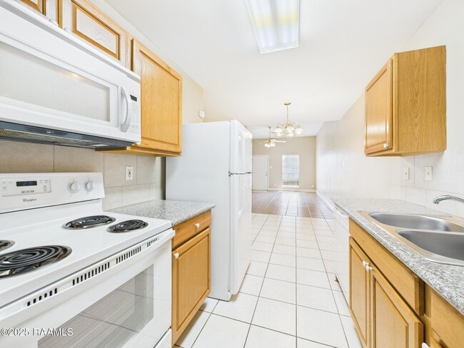 Building Photo - 200 S St Jean St