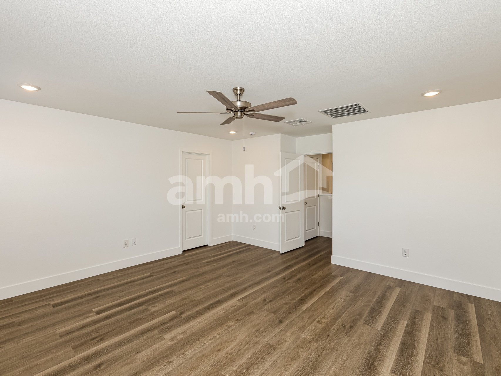 Building Photo - 8750 N Begonia Ct