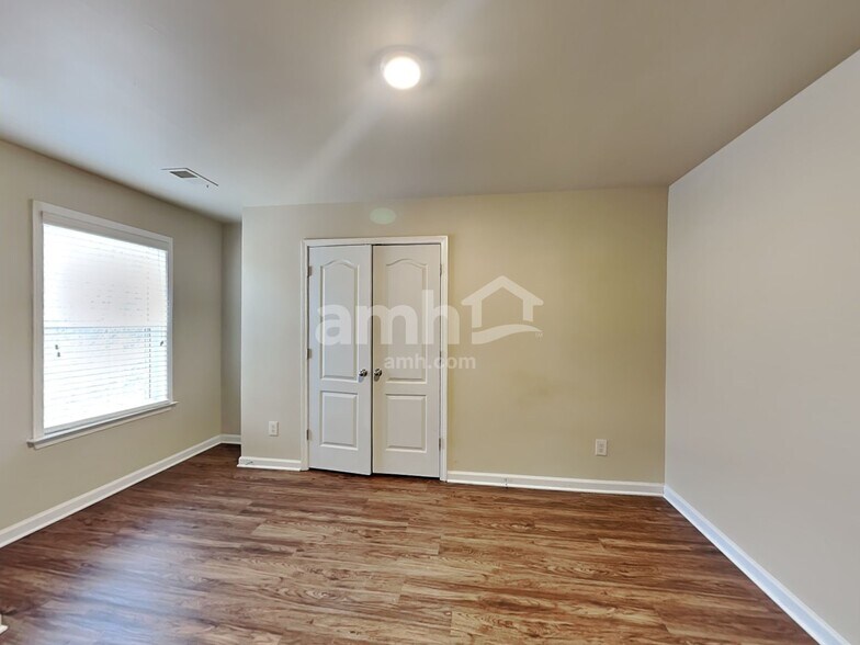 Building Photo - 5177 Rosewood Pl