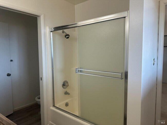 Building Photo - 121 Knoll Pl