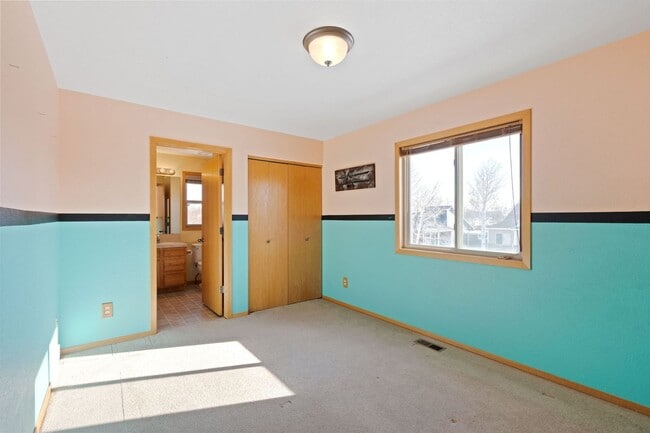 Building Photo - Spacious 5-Bedroom, 4-Bathroom home in Wes...