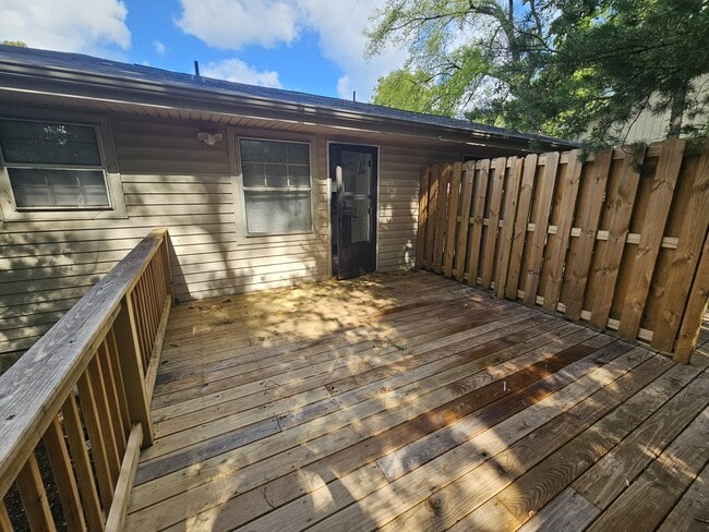 Building Photo - 1108 Thomas Ln