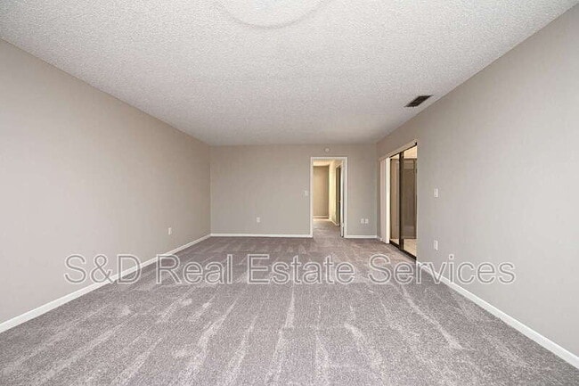 Building Photo - 1808 Village Ct