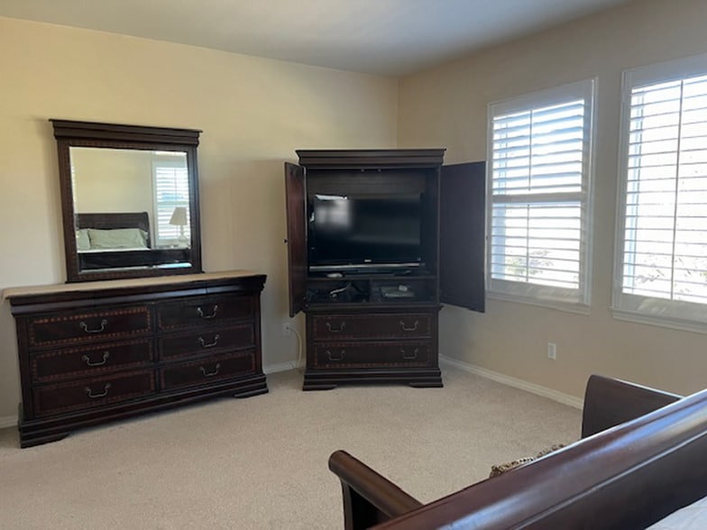 Building Photo - 3047 Bridgehampton Way