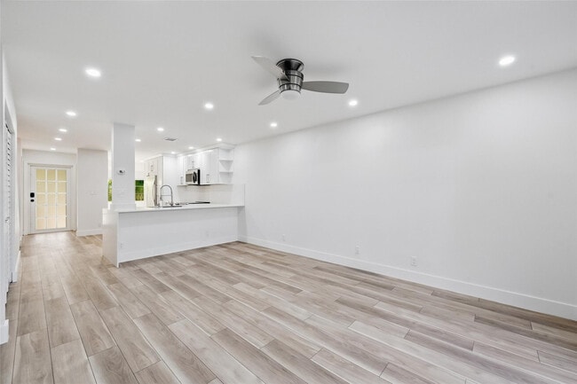 Building Photo - 4525 Bougainvilla Dr