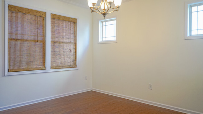 Building Photo - Single Family |2nd Floor Loft | Washer/ Dr...