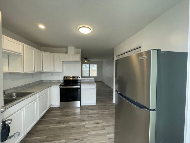 Building Photo - Delightful 2-Bedroom, 1-Bath Duplex for Rent – Updated and Move-In Ready!