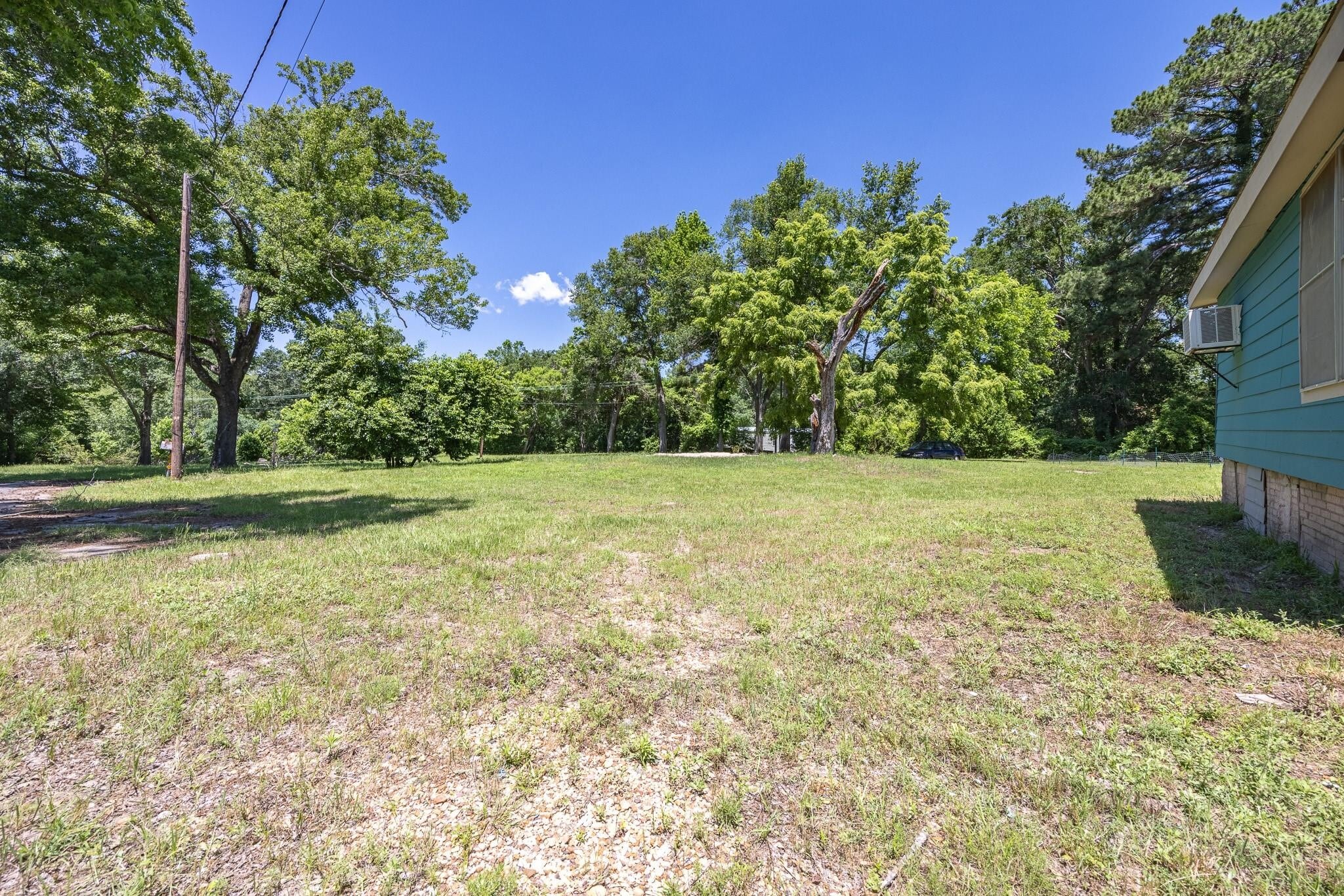 Yard - 901 N Hamlett St