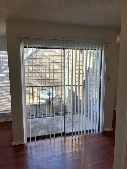 Building Photo - 9809 Walnut St