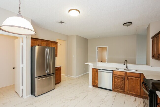 Building Photo - 720 Duke Dr