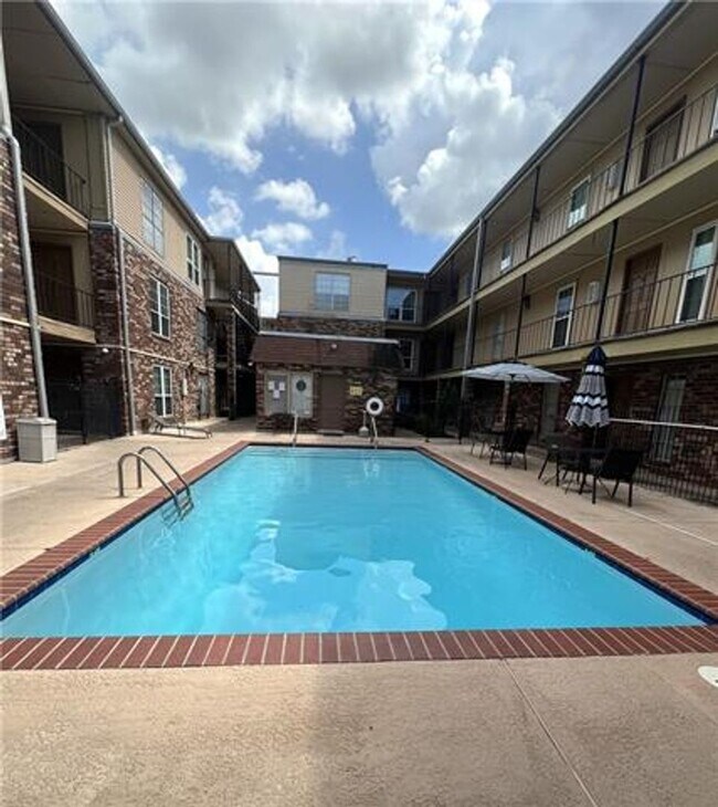 Building Photo - 3320 N Arnoult Rd