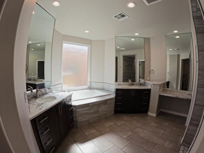 Building Photo - 3729 Santa Clarita Ave