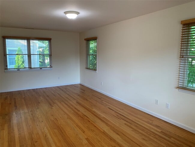 Building Photo - 243 Boulevard
