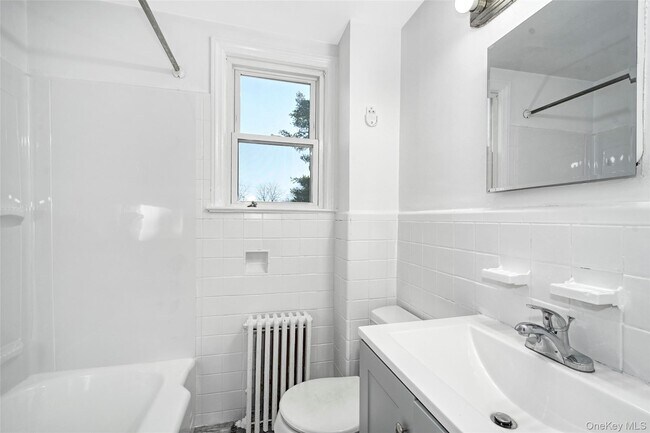 Building Photo - 18 Highview Ave