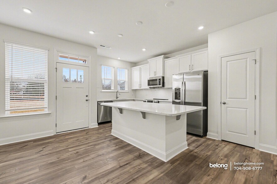 Building Photo - 2915 Herringbone Rd