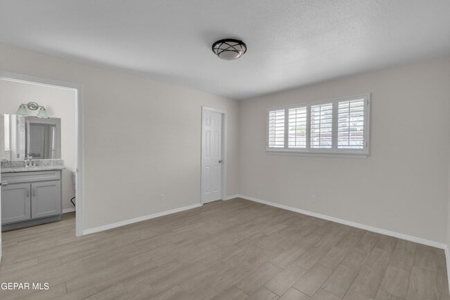 Building Photo - 10516 Cuesta Brava Ln