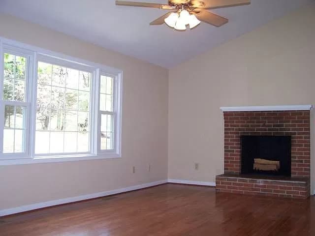 Building Photo - 302 Little Cir