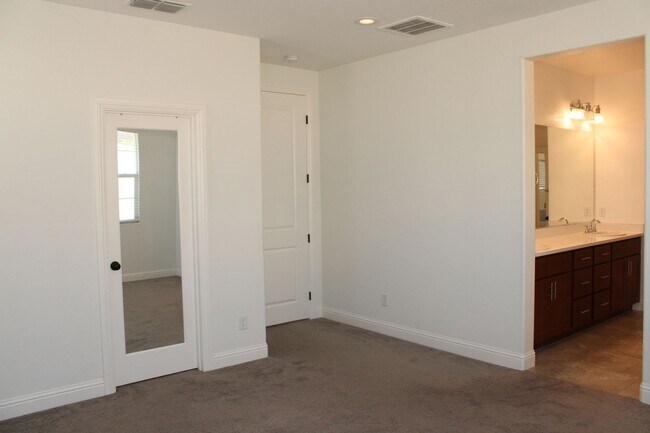 Building Photo - 1345 Orchid Ct