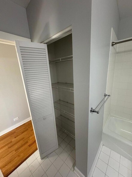 Building Photo - 2257 W Lake St