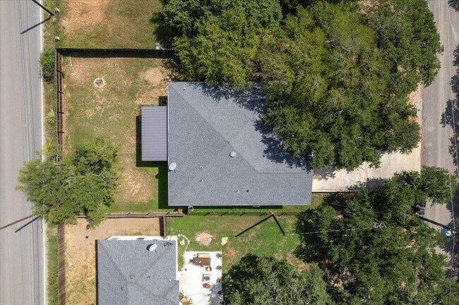Building Photo - 306 Songwood Dr