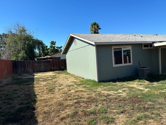 Building Photo - Cute well maintained home, convenient Anderson location